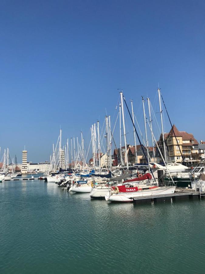 Le Pullman Lägenhet Deauville Exteriör bild