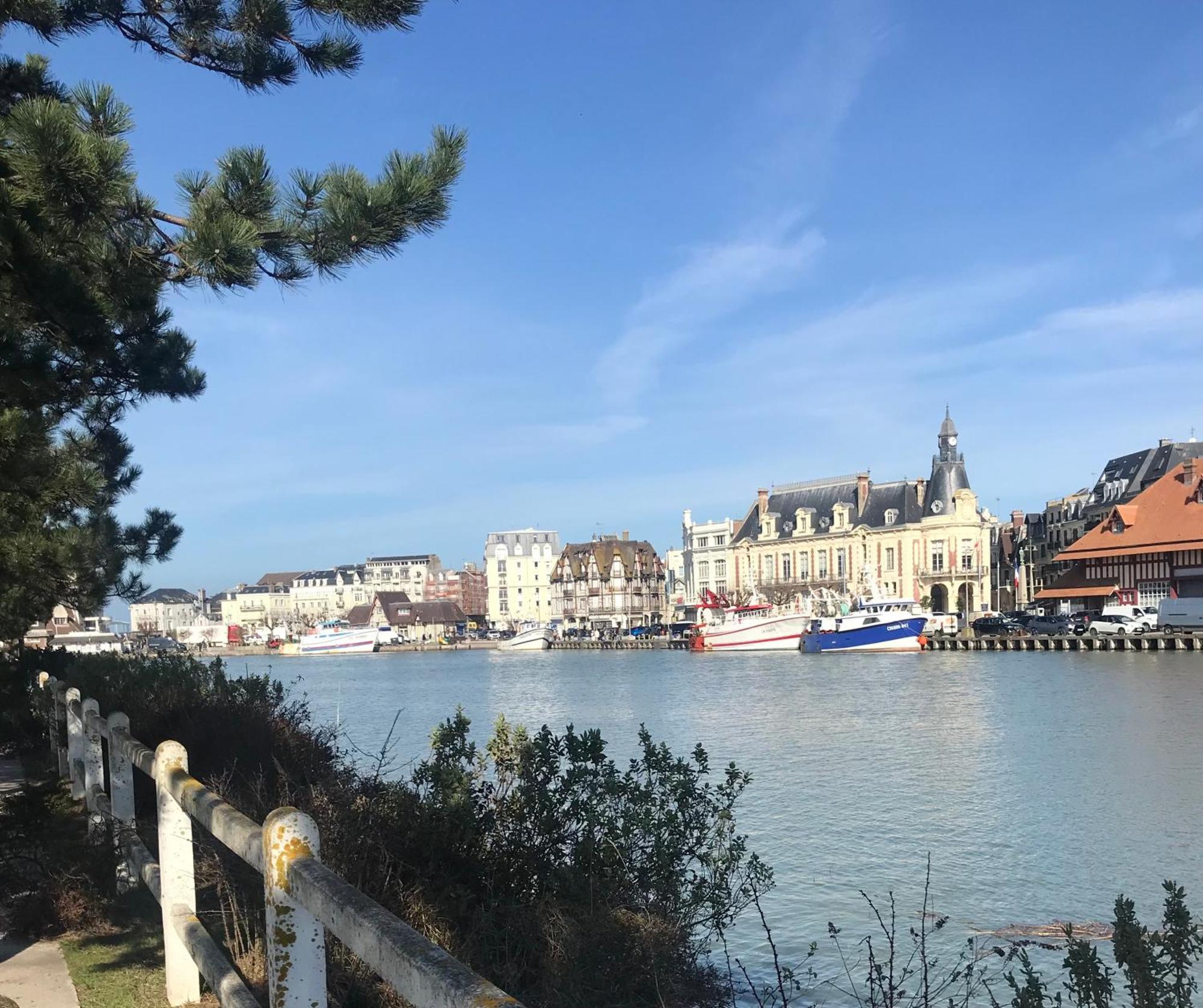 Le Pullman Lägenhet Deauville Exteriör bild