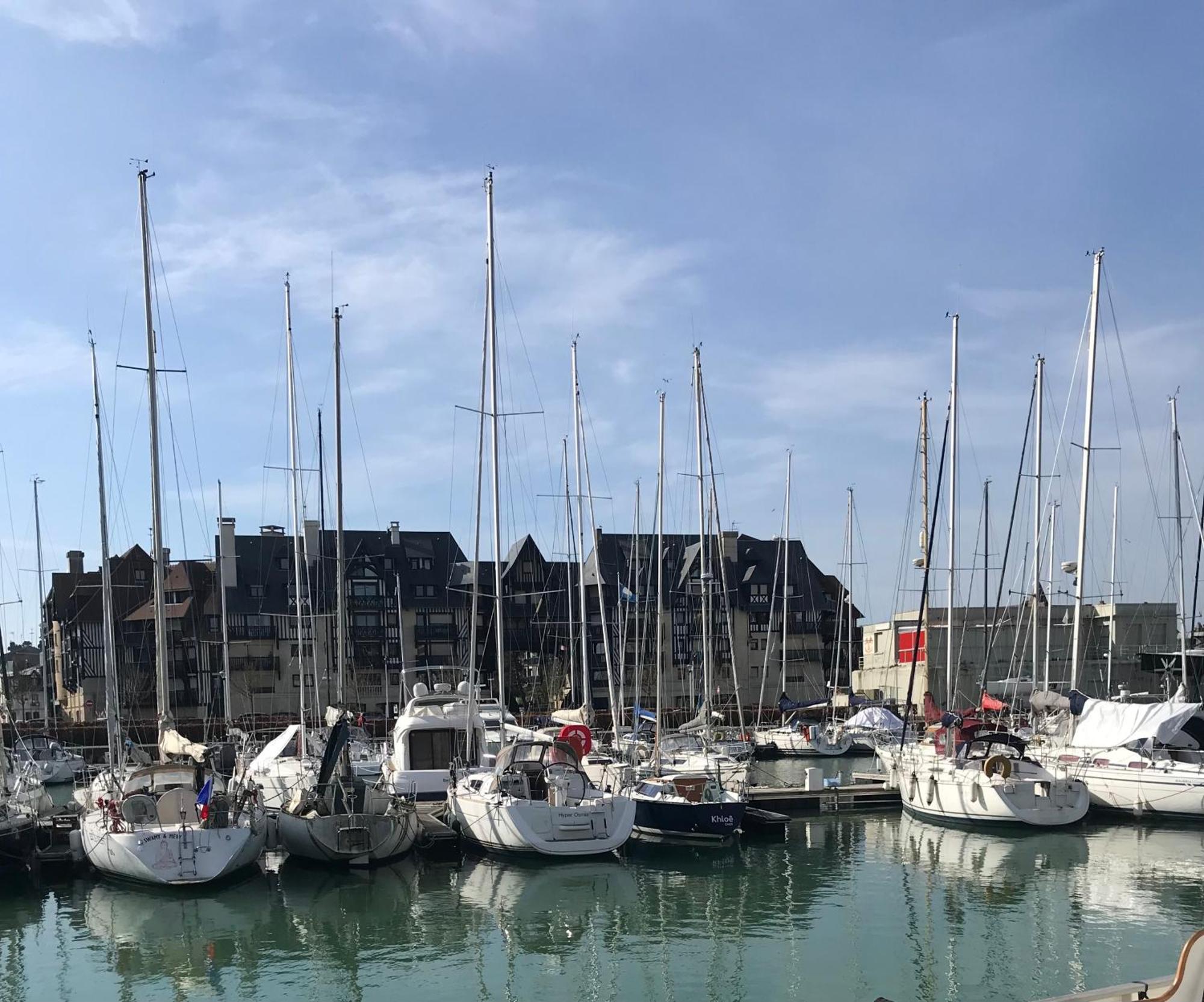 Le Pullman Lägenhet Deauville Exteriör bild